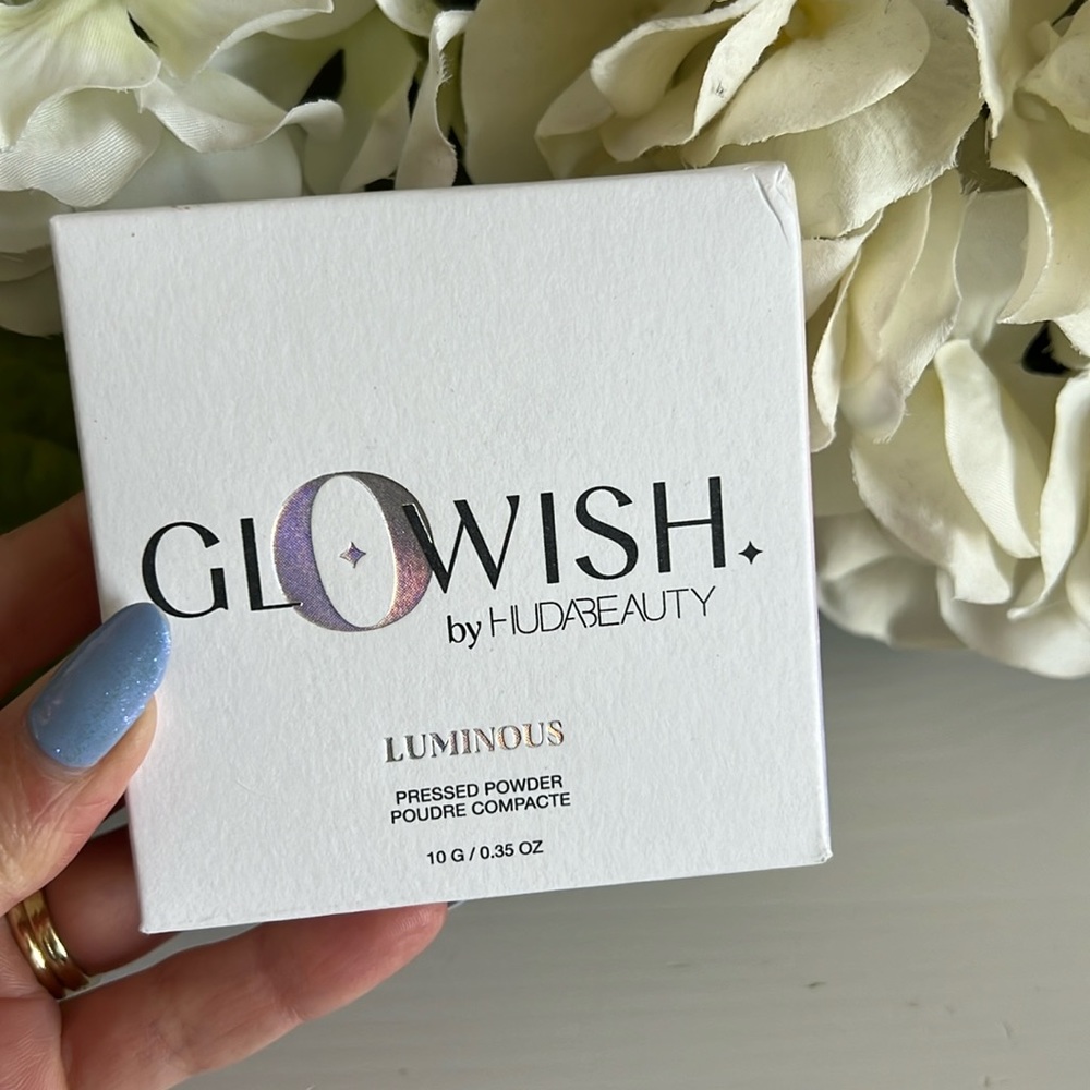 Huda Glowish Luminous Pressed Powder 03 Light BNIB